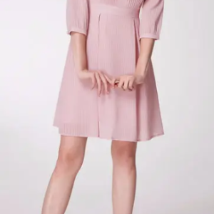 dress with pleats on the chest and minimalist